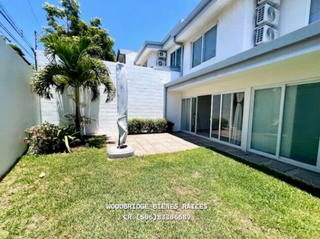 Casa en alquiler en Escazú Guachipelín $2.500 /200 metros en San Rafael, Escazú, San José — $2,500