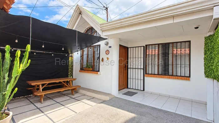 Single-Storey House for Sale in Las Luisas-Zapote, San José. RAH 27-1070 in Zapote, San José — ₡ 56 000 000