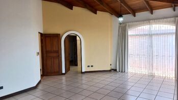 Venta de Casa en San Rafael de Heredia. RAH 25-1781 in San Josecito, San Rafael, Heredia — $250,000 - Photo 5 of 12