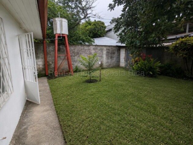 House for sale near the Santa Ana Gym, detached house en Santa Ana, San José — ₡ 110 000 000
