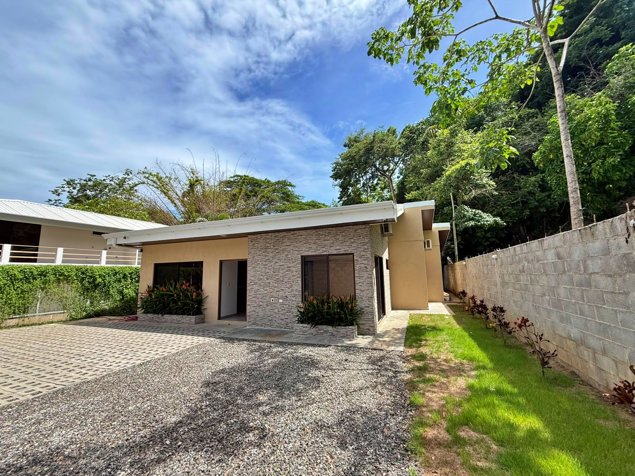 Venta/alquiler casa con piscina y 3 habitaciones, Playa hermosa. (MV) en Jacó, Garabito, Puntarenas — $370,000 - Foto 2 de 12