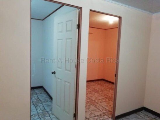Venta casa cómoda, segura y bien ubicada San Rafael Abajo Desamparados en San Rafael Abajo, Desamparados, San José — ₡ 70 000 000