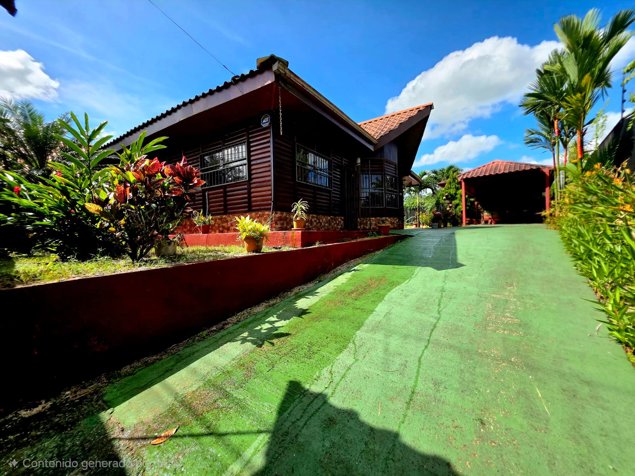 VENTA DE CASA AMUEBLADA, CON PISCINA, ALAJUELA, SAN CARLOS, LA FORTUNA in La Fortuna, San Carlos, Alajuela — ₡ 115 000 000