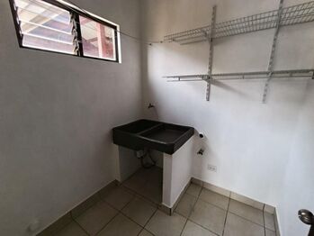 Venta de Apartamento en Moravia, San José. RAH 26-12 in La Trinidad, Moravia, San José — $85,000 - Photo 5 of 10
