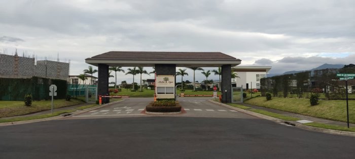 VENTA DE TERRENO EN CONDOMINIO  MADERO NEGRO, HACIENDA LOS REYES en Guácima, Alajuela — $125,000