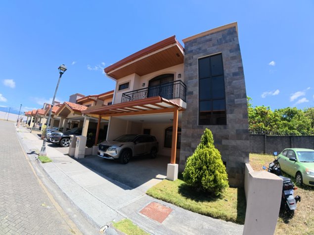 Venta Casa en Condominio Rio Claro, Santo Tomas, Heredia in Santo Tomás, Santo Domingo, Heredia — ₡ 125 000 000 - Photo 2 of 43
