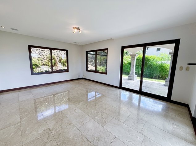 VENTA/ALQUILER Casa en condominio en Escazú | Lote de 991 m² (MJ) en San Rafael, Escazú, San José — $6,000 - Foto 3 de 15