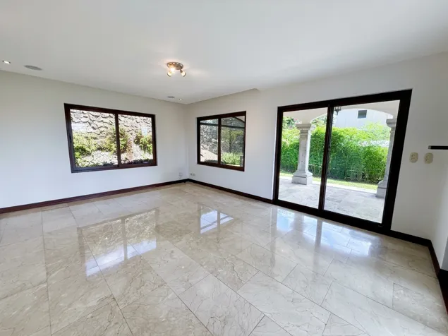 VENTA/ALQUILER Casa en condominio en Escazú | Lote de 991 m² (MJ) en San Rafael, Escazú, San José — $1,050,000 - Foto 3 de 15