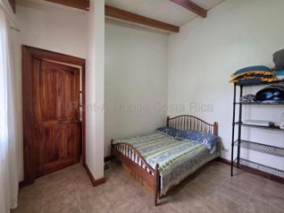 Venta de residencia de lujo con jacuzzi y sauna en Curridabat #27-97 GS in Granadilla, Curridabat, San José — $700,000 - Photo 5 of 13