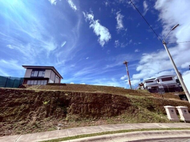 Venta de lote Condomonio Hacienda Peraz, Tres Ríos. RAH 26-894  en Dulce Nombre, La Unión, Cartago — $90,000