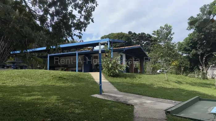 Venta de quinta con 2 piscinas, rancho y amplias zonas verdes #27-290 GS in Garita, Alajuela — $785,000