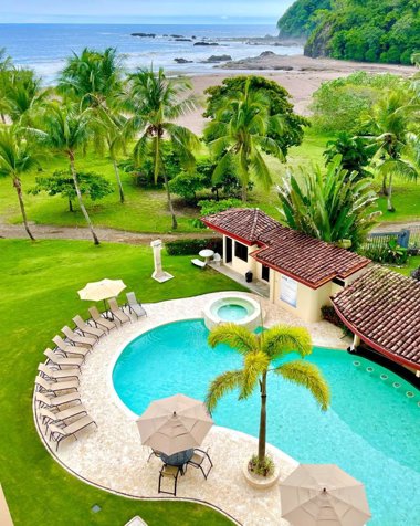 Exclusive: Reduced to $335k Jaco Beachfront Luxury Condo en Jacó, Garabito, Puntarenas — $335,000