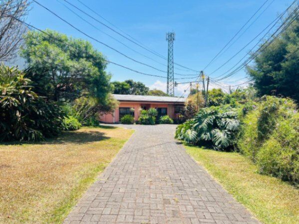 Venta de 2 casas en lote de 1709 m2 en San Rafael Heredia in San Josecito, San Rafael, Heredia — $379,000