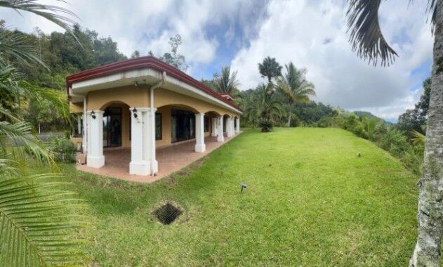 Hermosa Casa Estilo Mediterráneo en las Montañas de Puriscal en Mercedes Sur, Puriscal, San José — $525,000