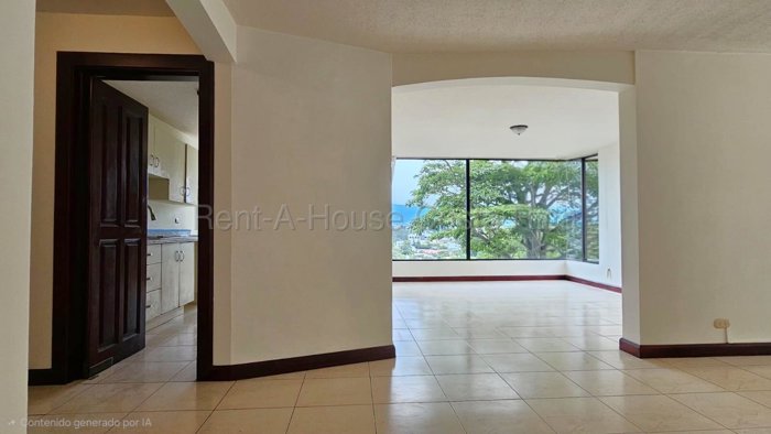 Venta de amplio apartamento con gran potencial de remodelación #27-315 GS en San Rafael, Escazú, San José — $290,000
