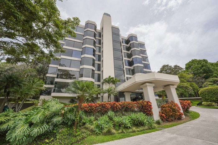 Apartamento de 3 Habitaciones en Bello Horizonte de Escazú en San Rafael, Escazú, San José — $295,000