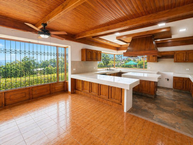 Se Alquila amplia casa independiente, un nivel + 2 Aptos (MJ) en San Antonio, Escazú, San José — $3,800 - Foto 2 de 11