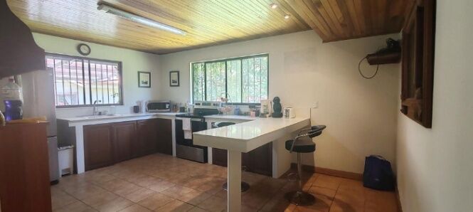 Venta de Espectacular Propiedad en El Tirol, San Rafael de Heredia. RAH 26-1029  en Ángeles, San Rafael, Heredia — $650,000