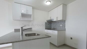 Alquiler de Hermoso Apartamento en Curridabat 26-1689 en Granadilla, Curridabat, San José — $1,250 - Foto 4 de 10