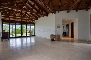 Se vende casa con lote de más de 2600 m2 en Granadilla Curridabat 26-1500 in Granadilla, Curridabat, San José — $1,790,000 - Photo 5 of 24