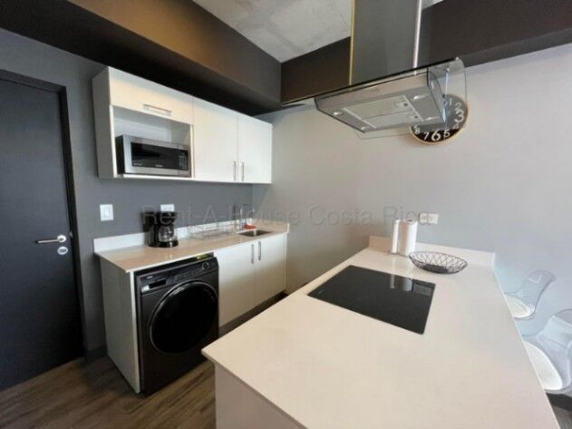 Alquiler de Apartamento Amueblado en Secret Sabana. RAH 26-2128 in Carmen, San José — $1,000