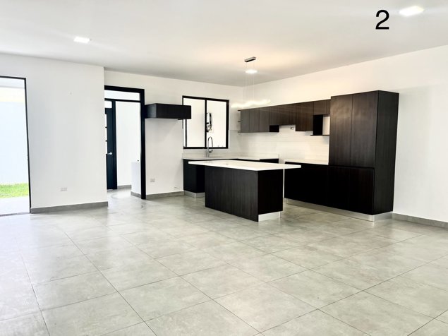 Venta de Casa de dos pisos en San Juan in San Juan, La Unión, Cartago — $240,000 - Photo 2 of 37