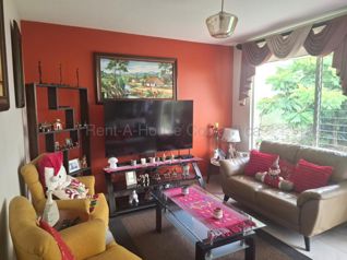 Venta de Hermosa  Casa de 4 habitaciones en Sabanilla de Montes de Oca en Sabanilla, Montes De Oca, San José — $450,000 - Foto 4 de 14