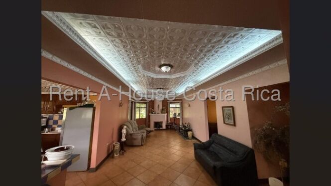 Se vende casa con amplio terreno San Rafael, Heredia #26-1457 en Ángeles, San Rafael, Heredia — $726,000