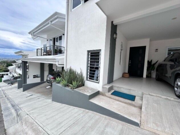 Se vende casa en Santa Ana San José 25-1400 en Santa Ana, San José — ₡ 270 000