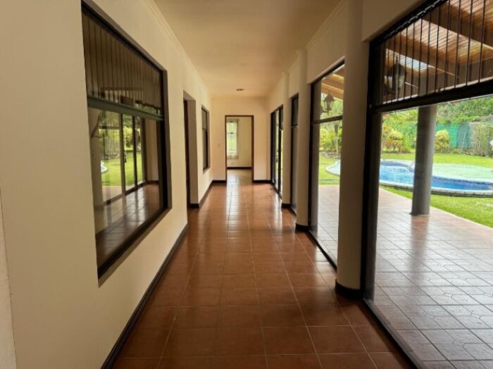 Venta de Casa en Santo Domingo de Heredia. RAH 26-428 en Santo Tomás, Santo Domingo, Heredia — $650,000