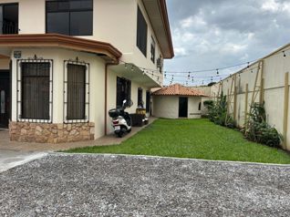 Propiedad con Dos Apartamentos Independientes en Venta,Pozos-Santa Ana in Pozos, Santa Ana, San José — $420,000 - Photo 4 of 18