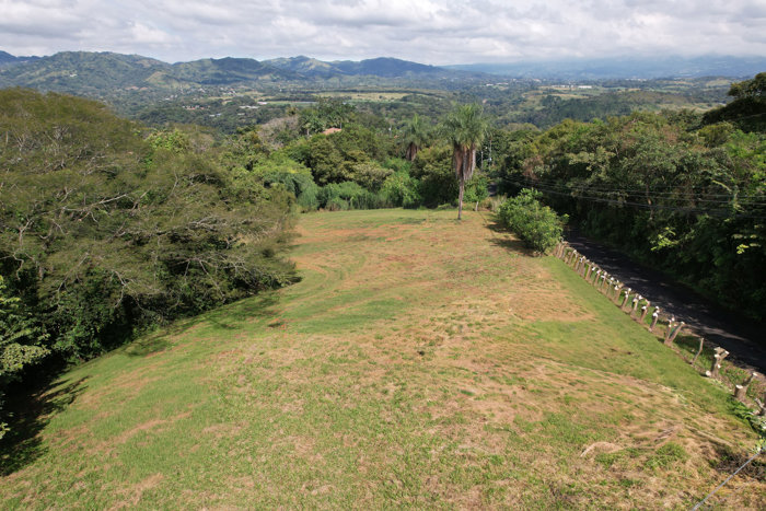 Lot with Panoramic Views in Las Cumbres, Atenas in Atenas, Alajuela — $299,000