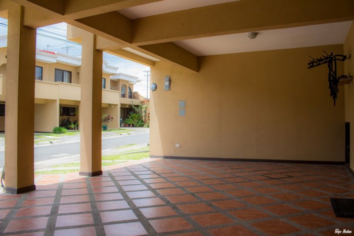 CASA DE 5 HABITACIONES EN CONDOMINIO LAGUNILLA en San Pablo, Heredia — $185,000 - Foto 3 de 25