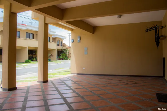 CASA DE 5 HABITACIONES EN CONDOMINIO LAGUNILLA en San Pablo, Heredia — $185,000 - Foto 3 de 25