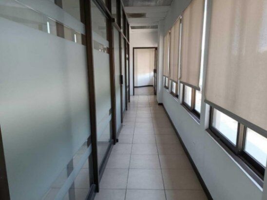 Se alquila oficina en centro comercial de Escazú 23-2993 en Escazú, San José — $2,960