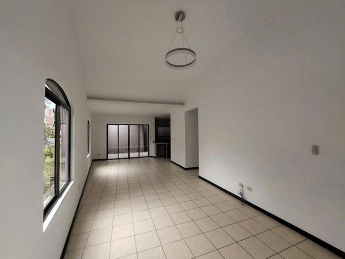 Se vende casa esquinera con patio en San Francisco Heredia 25-2038 en San Francisco, Heredia — ₡ 107 000 000 - Foto 3 de 22