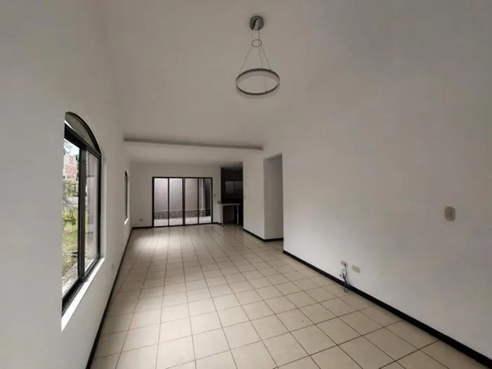 Se vende casa esquinera con patio en San Francisco Heredia 25-2038 en San Francisco, Heredia — ₡ 107 000 000 - Foto 3 de 22