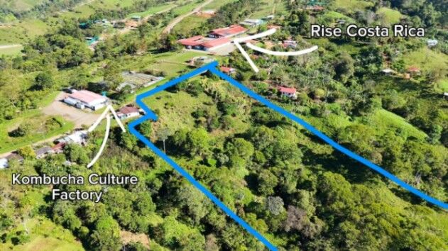 Terreno en venta con quebrada en Santa Elena, Perez Zeledon in El General, Pérez Zeledón, San José — ₡ 100 000 000