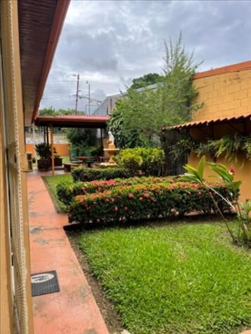 SE VENDE GRANDE Y BELLA PROPIEDAD Y CASA EN ATENAS.  en Atenas, Alajuela — ₡ 150 000 000