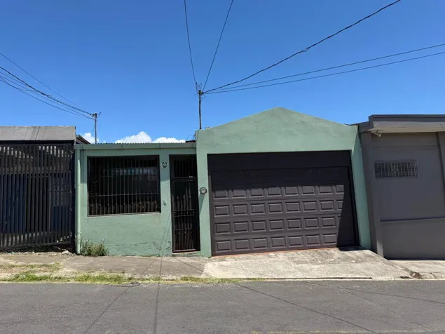 House for sale in Cartago near the Polideportivo in Oriental, Cartago — ₡ 79 000 000