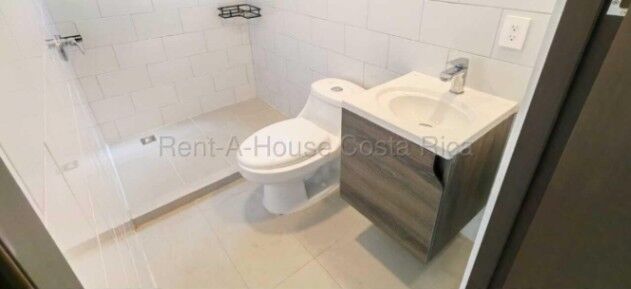 Apartamento con balcón, amenidades modernas y excelente ubicación en el este #26-1642 GS in Granadilla, Curridabat, San José — $1,150