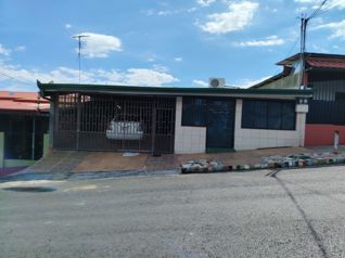 Venta de casa con local comercial en Pérez Zeledón in San Isidro De El General, Pérez Zeledón, San José — 75 000 000 ₡ - Photo 4 of 35