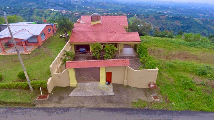Home for sale Grecia with Unparalleled views of the Central Valley in Mercedes, Atenas, Alajuela — $400,000 - Photo 2 of 19