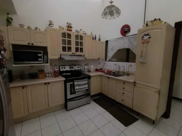 Casa inteligente en alquiler con diseño moderno y confort en zona tranquila #26-1833 GS in Ulloa, Heredia — $1,700 - Photo 3 of 12