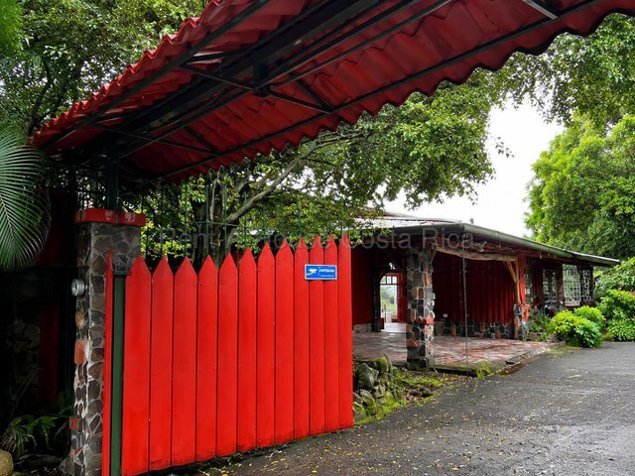 Venta de Casa en San Antonio de Escazú. RAH 27-508 USO MIXTO en San Antonio, Escazú, San José — $350,000