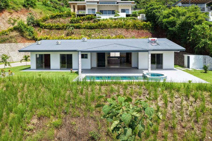 Casa Nueva de Una Planta en Venta, Atenas – Vistas Panorámicas en Jesús, Atenas, Alajuela — $735,000 - Foto 1 de 48