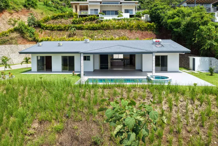 Casa Nueva de Una Planta en Venta, Atenas – Vistas Panorámicas en Jesús, Atenas, Alajuela — $735,000