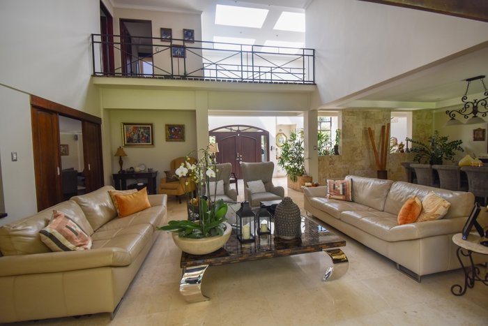 Lujosa Casa de 4 Habitaciones en Valle del Sol en Santa Ana, San José — $1,850,000 - Foto 3 de 33