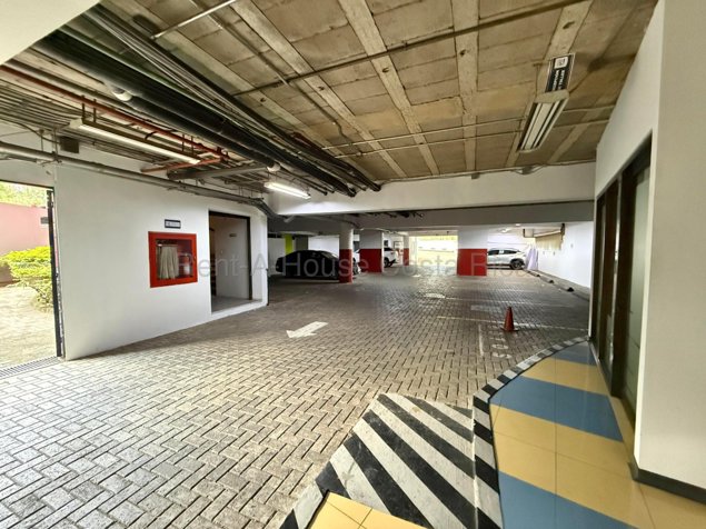 Venta de centro comercial de 4.864 m² con 30 locales en Curridabat #26-1612 GS en Curridabat, San José — $4,900,000 - Foto 3 de 11
