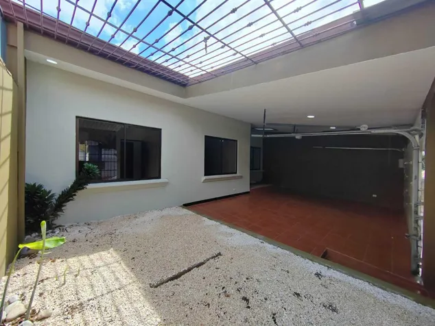 Venta de Casa en La Unión-Tres Ríos. RAH 26-1428 PRECIO NEGOCIABLE in Tres Ríos, La Unión, Cartago — $100,000,000 - Photo 3 of 13